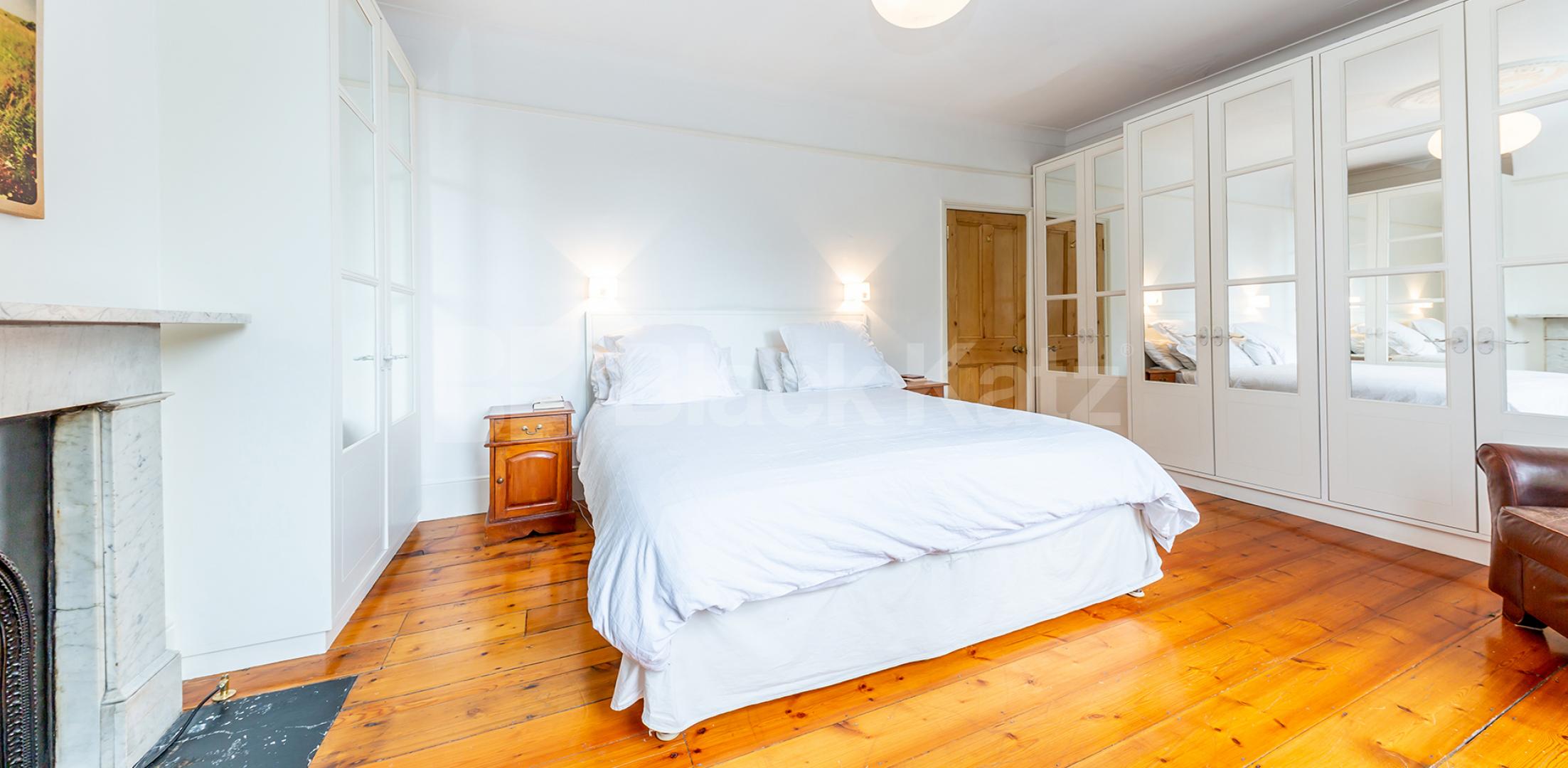 Stunning family home over 4 floors refurbished to a high standard. Hartham Road, Caledonian Road